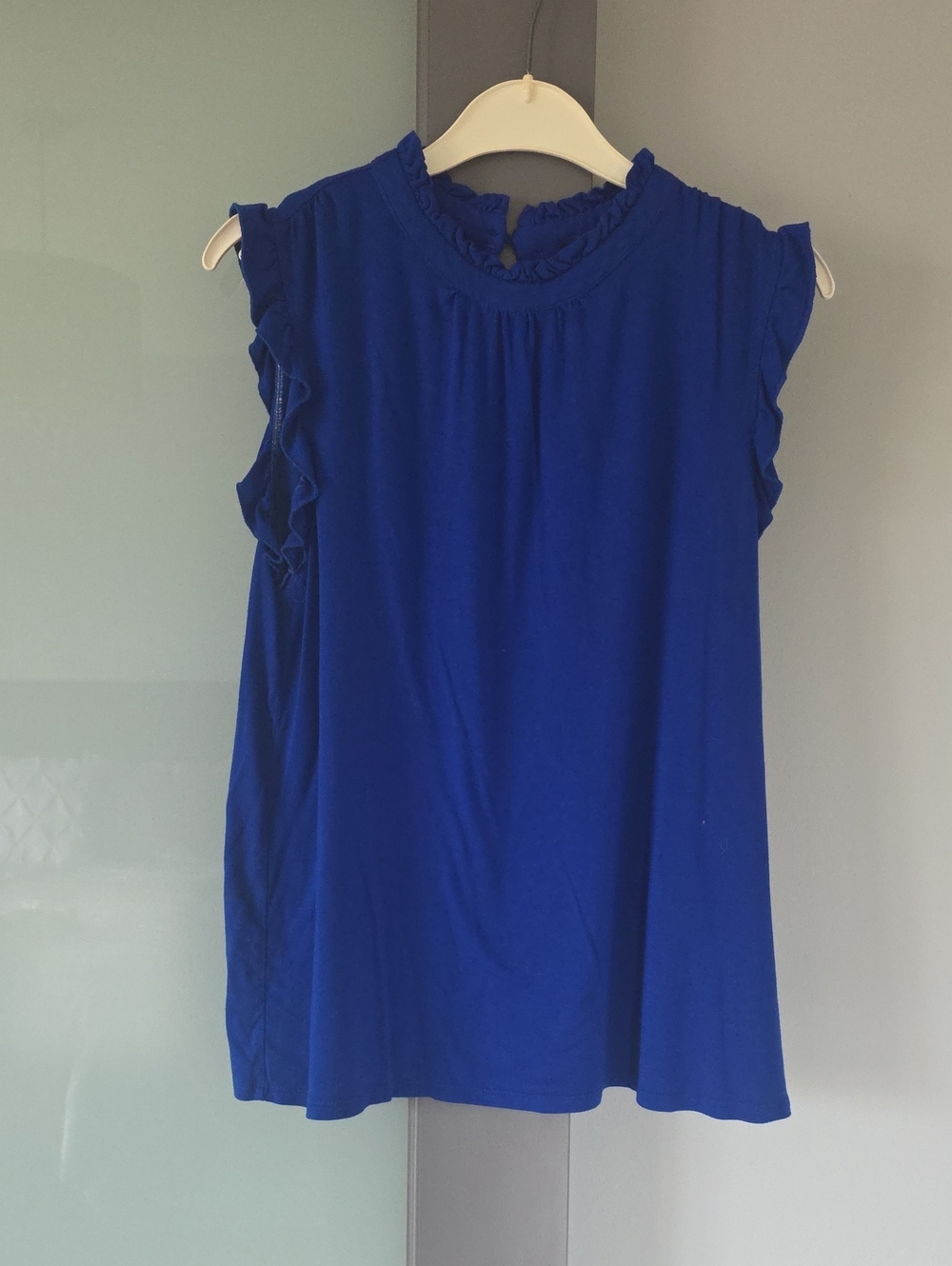 Cable And Gauge Size M Sleeveless Top